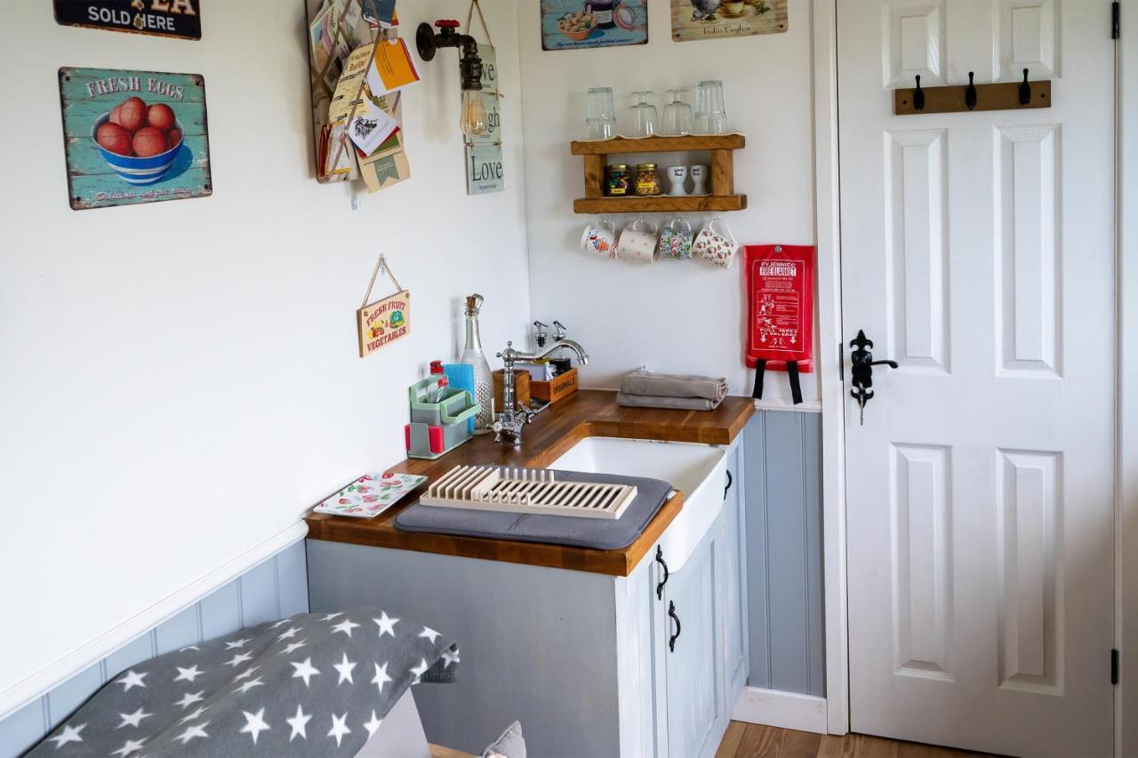 Lanterns Shepherds Huts & Glamping Happisburgh Exterior foto